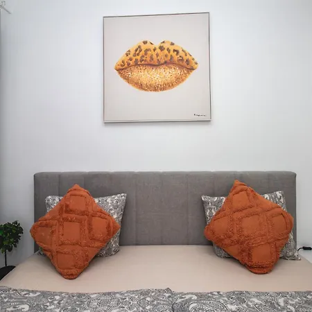 Cozy Near Metro Station