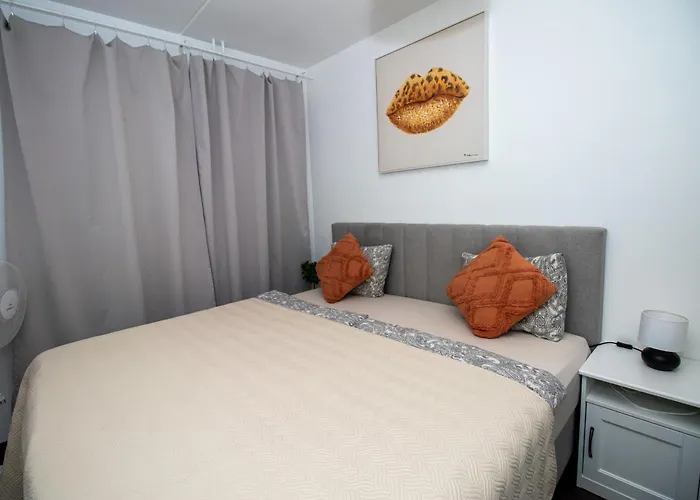 Cozy Near Metro Station *