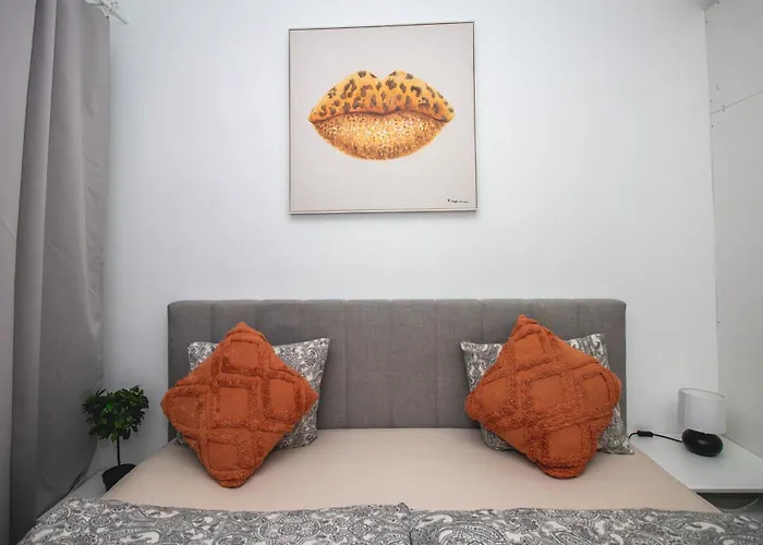 Cozy Near Metro Station