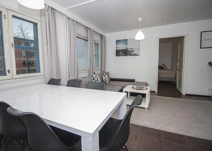 Cozy Near Metro Station شقة هلسنكي