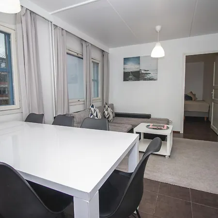 Cozy Near Metro Station Apartamento Helsínquia