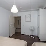 شقة Cozy Near Metro Station *