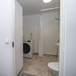 Cozy Near Metro Station شقة