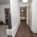 Cozy Near Metro Station شقة *